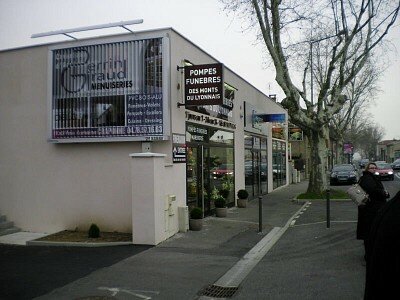 LOCAL COMMERCIAL A LOUER - CRAPONNE - 1�583,33 &euro; HC par mois